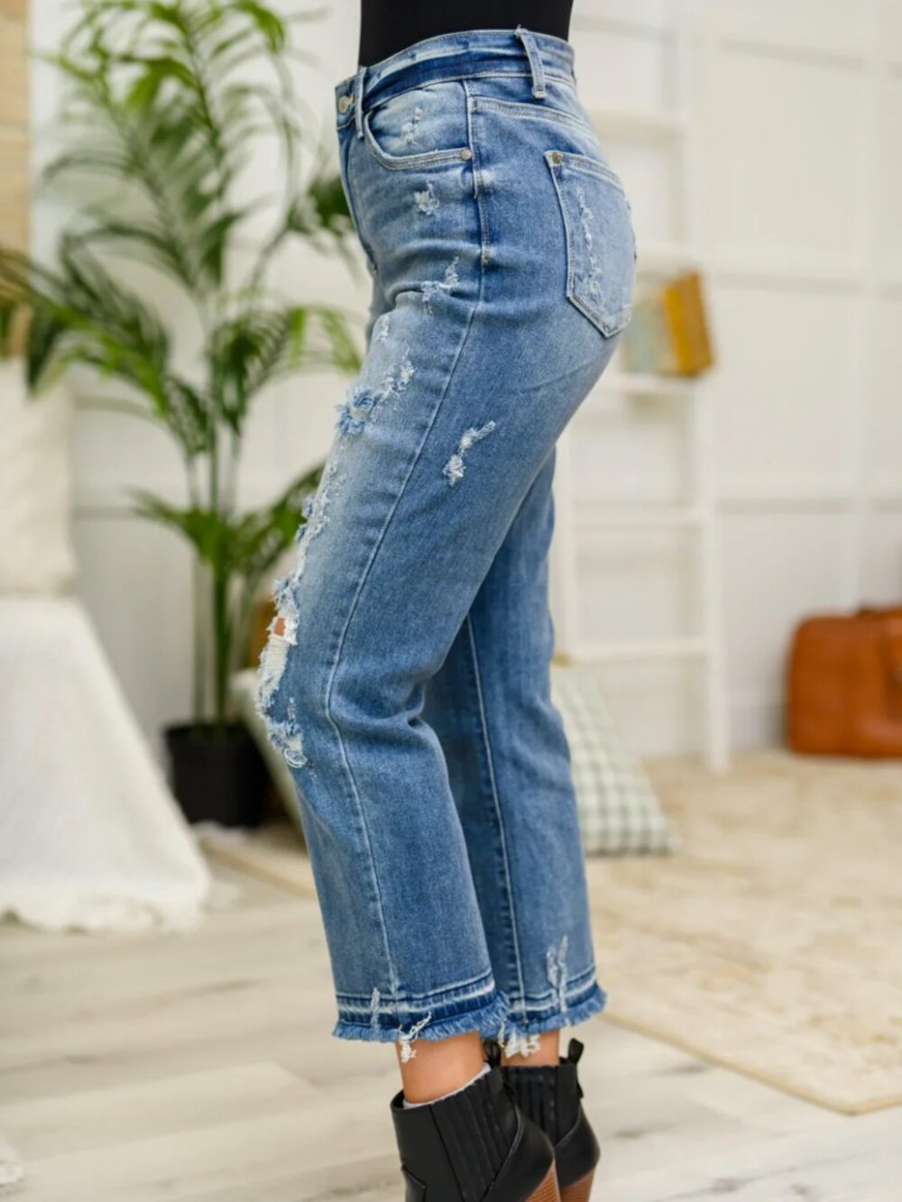 JUDY BLUE Harley Relaxed Fit Ankle Jeans | Size: 0/24 - Picture 3 of 5